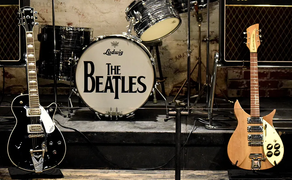 Die Gitarre rechts ist George Harrisons´ Rickenbacker / © Shutterstock