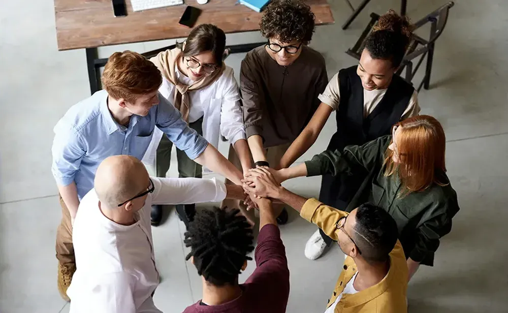 Gutes Arbeitsklima und Teamwork ist ein wichtiger Zusagegrund / © Fauxels für Pexels