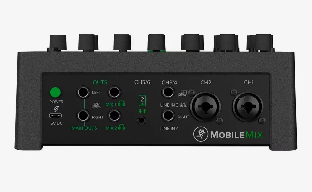 Rückseite: Die Anschlussmöglichkeiten … © Mackie